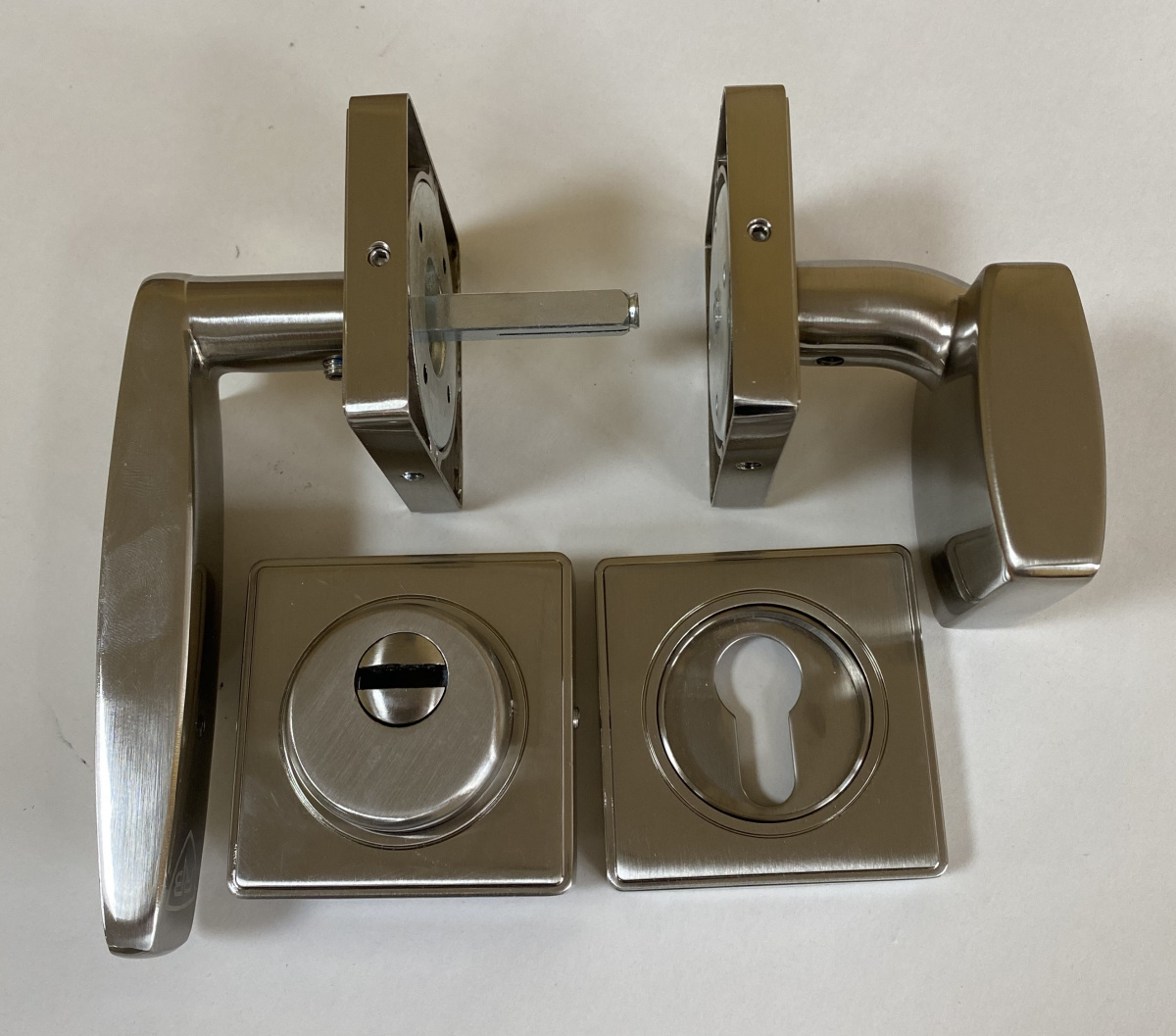 Комплект ручек (глухая/поворотная) с броненакладкой Rav Bariach SAPPHIRE 