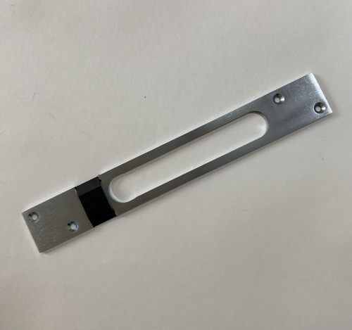 Планка ответная для замков серии 15535, 17535, 17685 CISA 06220.20.0 